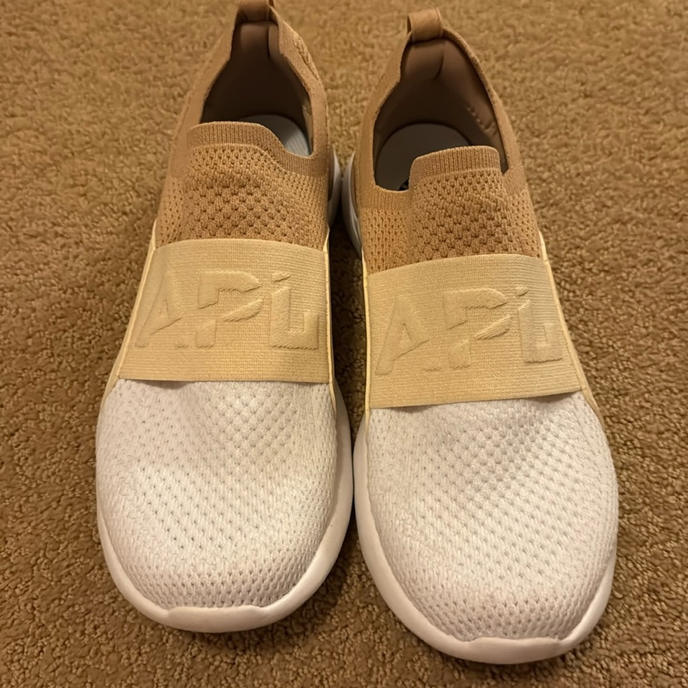 APL sneaker size 6